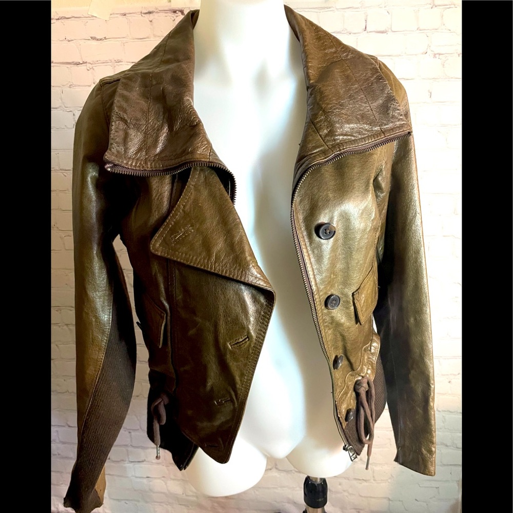 Vintage 2000’s brown Leather jacket size small
